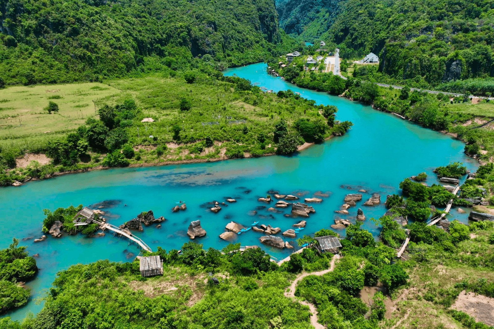 Hệ thống sông ngòi ở Quảng Bình rất thích hợp cho hoạt động chèo kayak