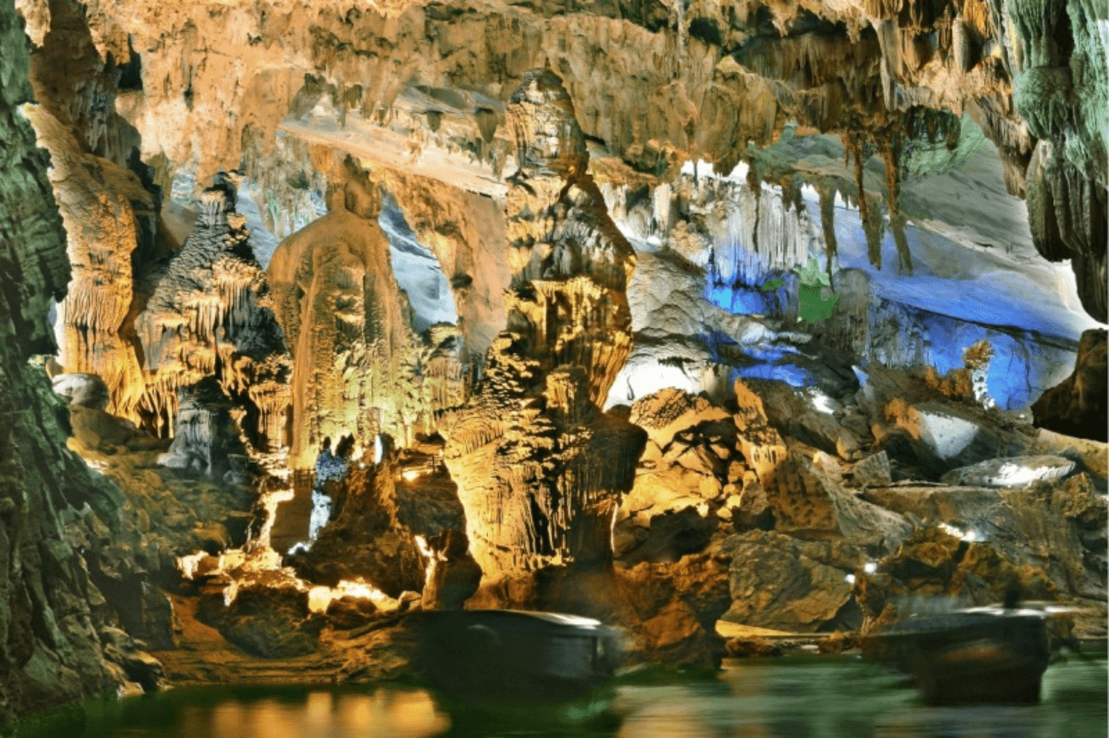 Hệ thống thạch nhũ bên trong Động Phong Nha