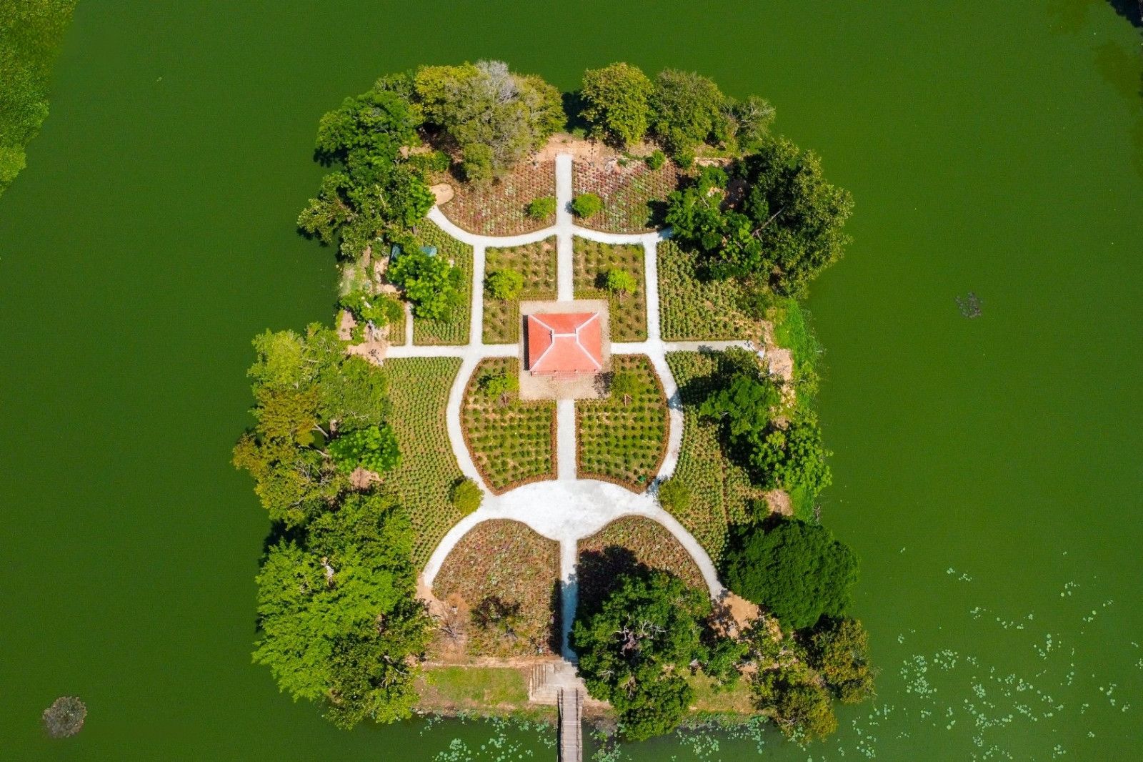 Hồ Tịnh Tâm - Vườn ngự uyển dưới các triều vua Nguyễn