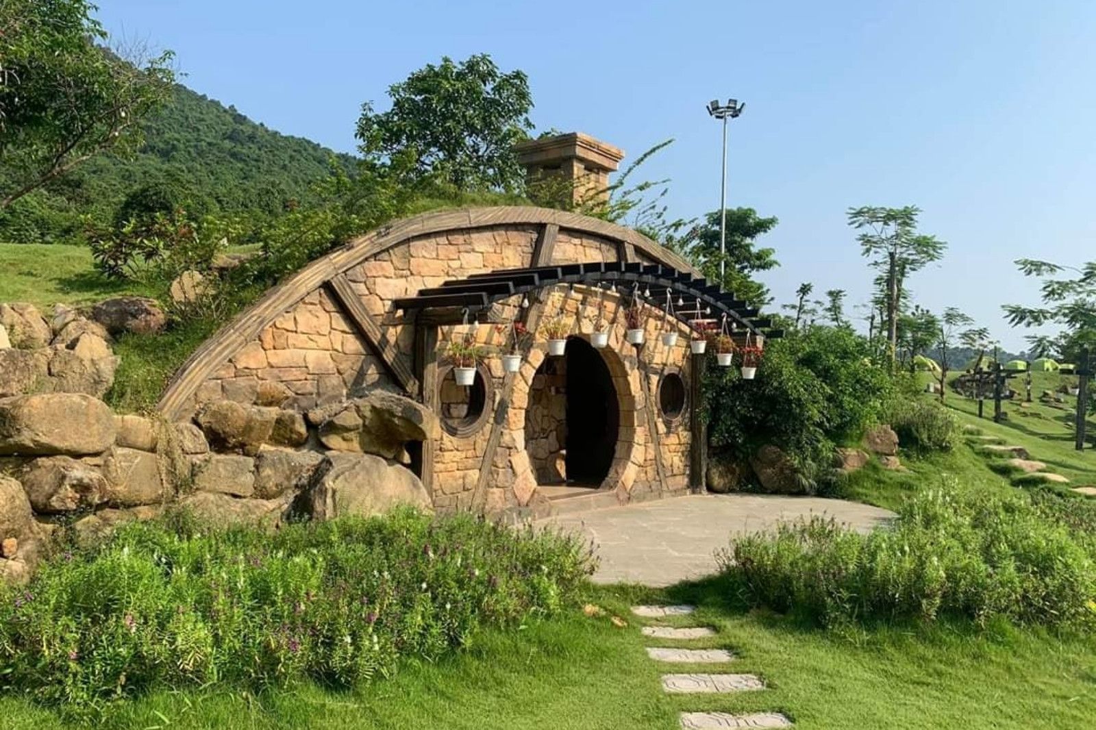 Hobbit - Ngôi làng của người tí hon ở núi Bạch Mã