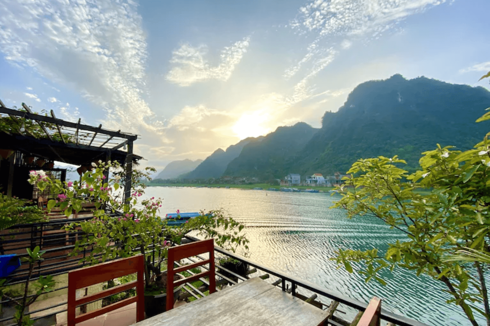 Homestay gần Phong Nha giúp du khách dễ di chuyển giữa các điểm tham quan trong khu vực hơn