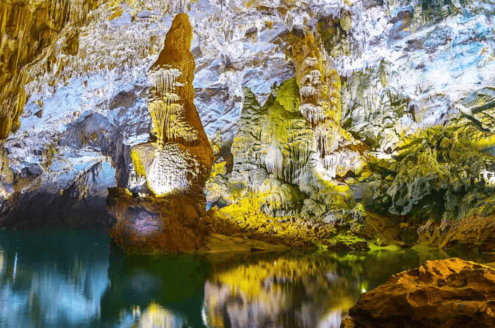 Khám phá Động Phong Nha