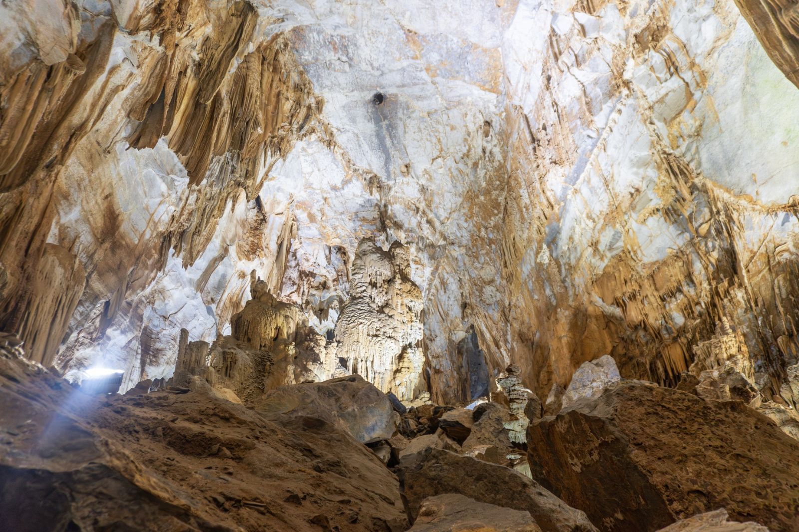 Khám phá động Phong Nha