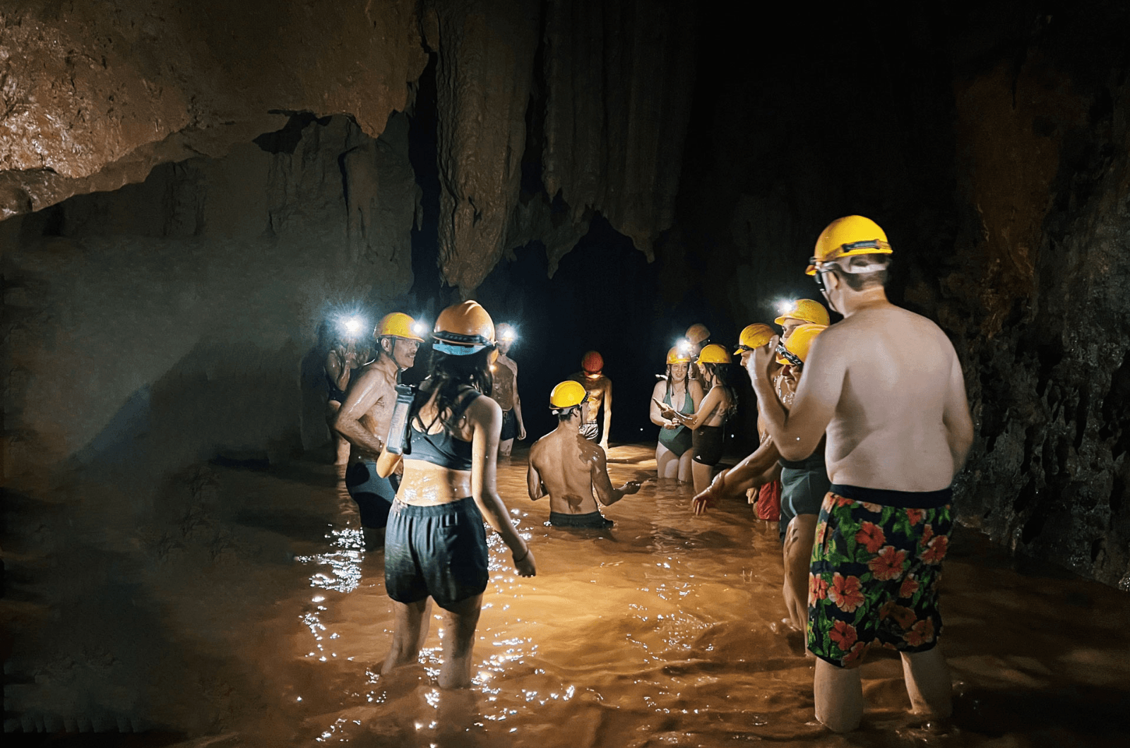 Khám phá hang Tối khiến nhiều người thích thú