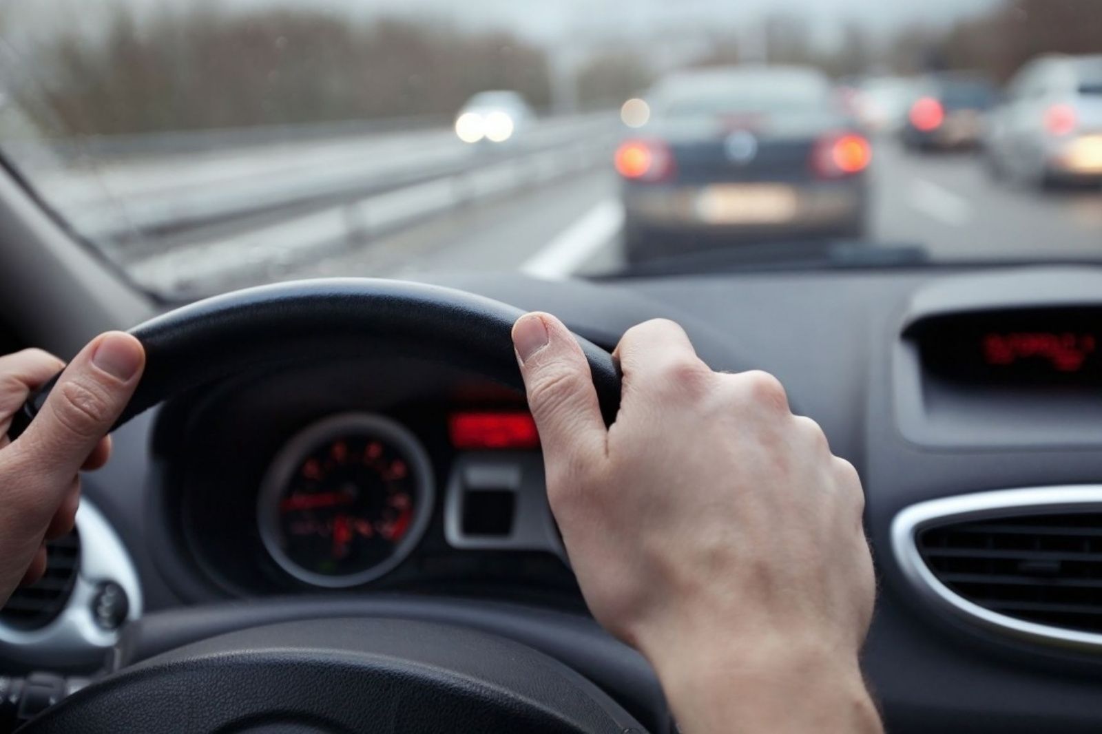 Khi di chuyển, bạn phải luôn tuân thủ luật giao thông