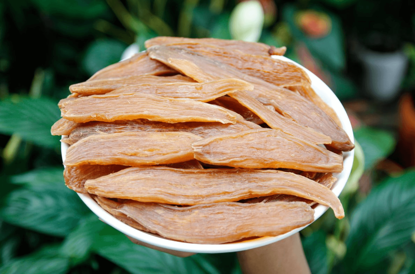 Khoai deo là đặc sản được du khách yêu thích và chọn làm quà cho người thân