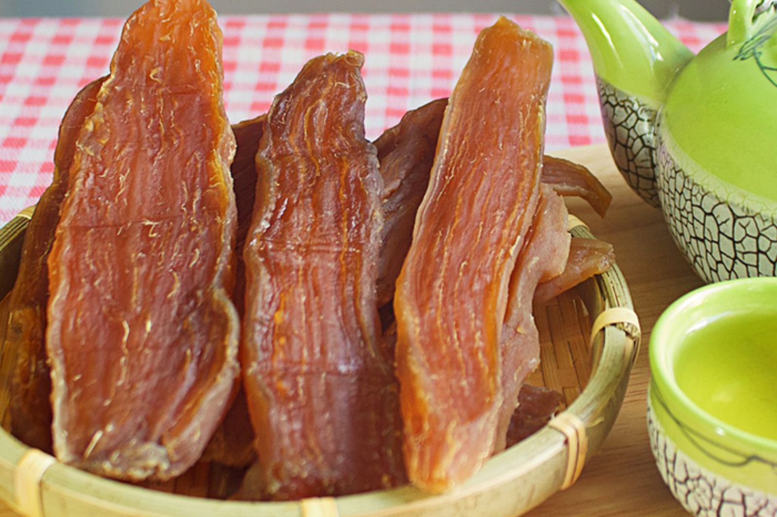 Khoai deo là đặc sản được du khách yêu thích và chọn làm quà cho người thân