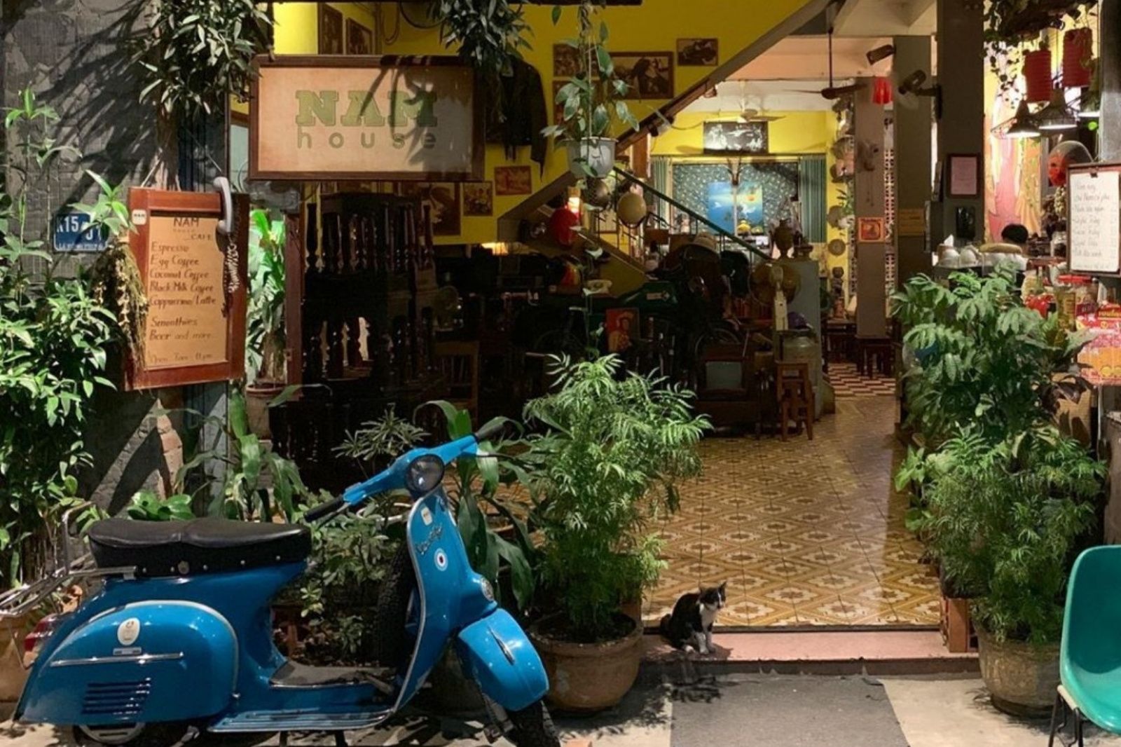 Không gian xưa cũ, đầy hoài niệm của quán