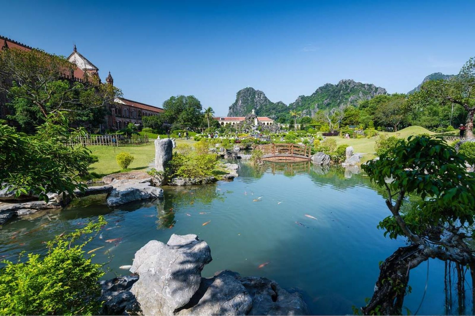 Không gian yên bình của Đan Viện Châu Sơn