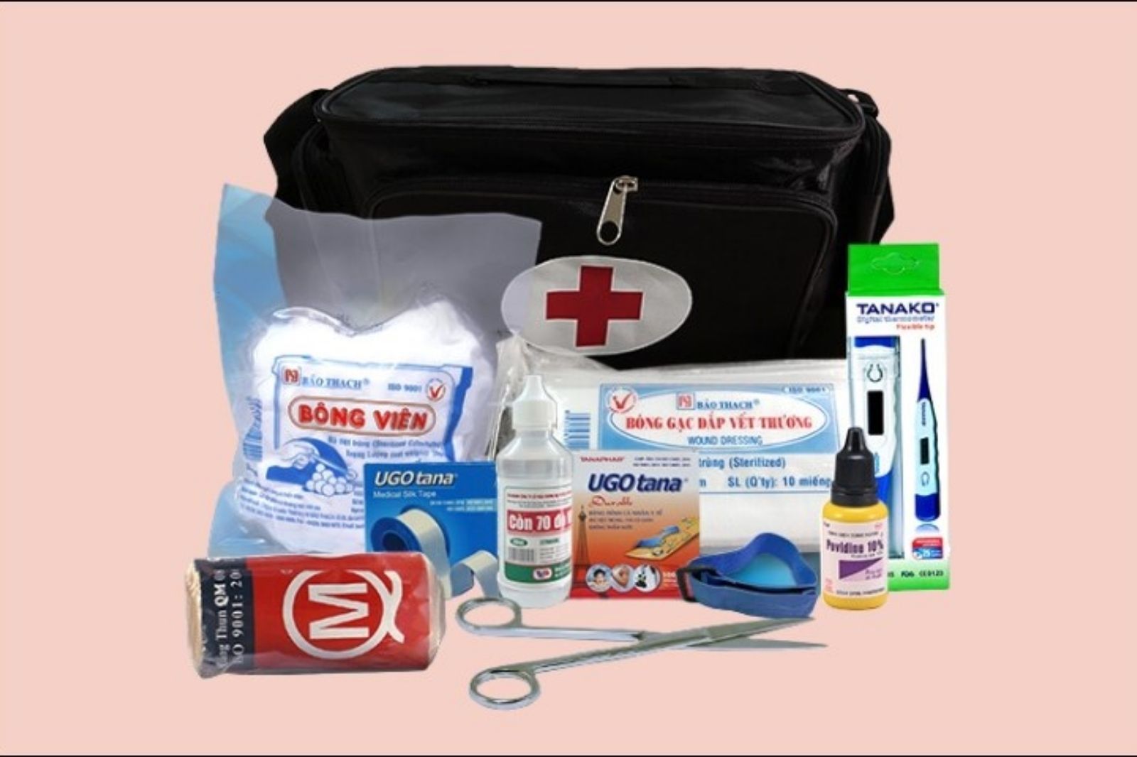 Không quên một túi vật dụng y tế cơ bản