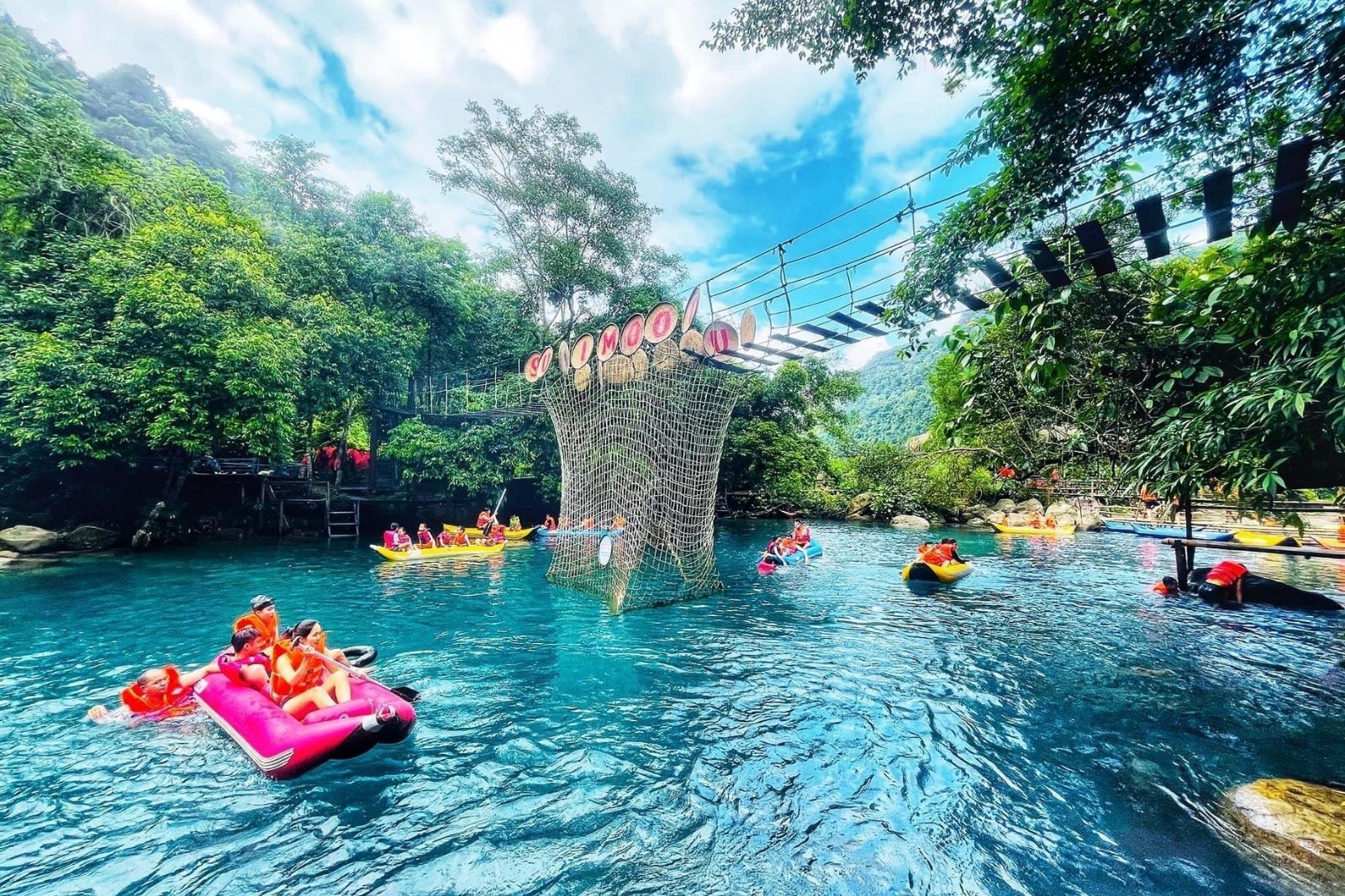 Khu du lịch Suối Moọc nổi tiếng tại Quảng Bình