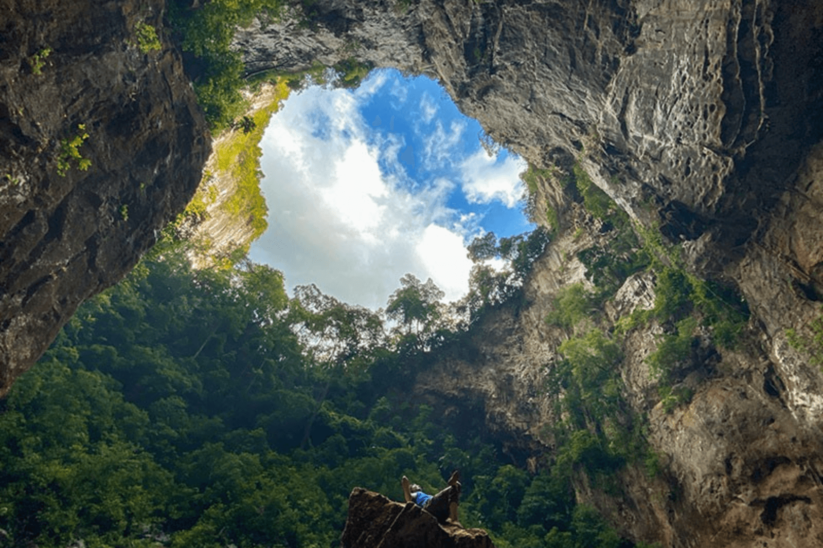Khu vực hang động thường không có sóng