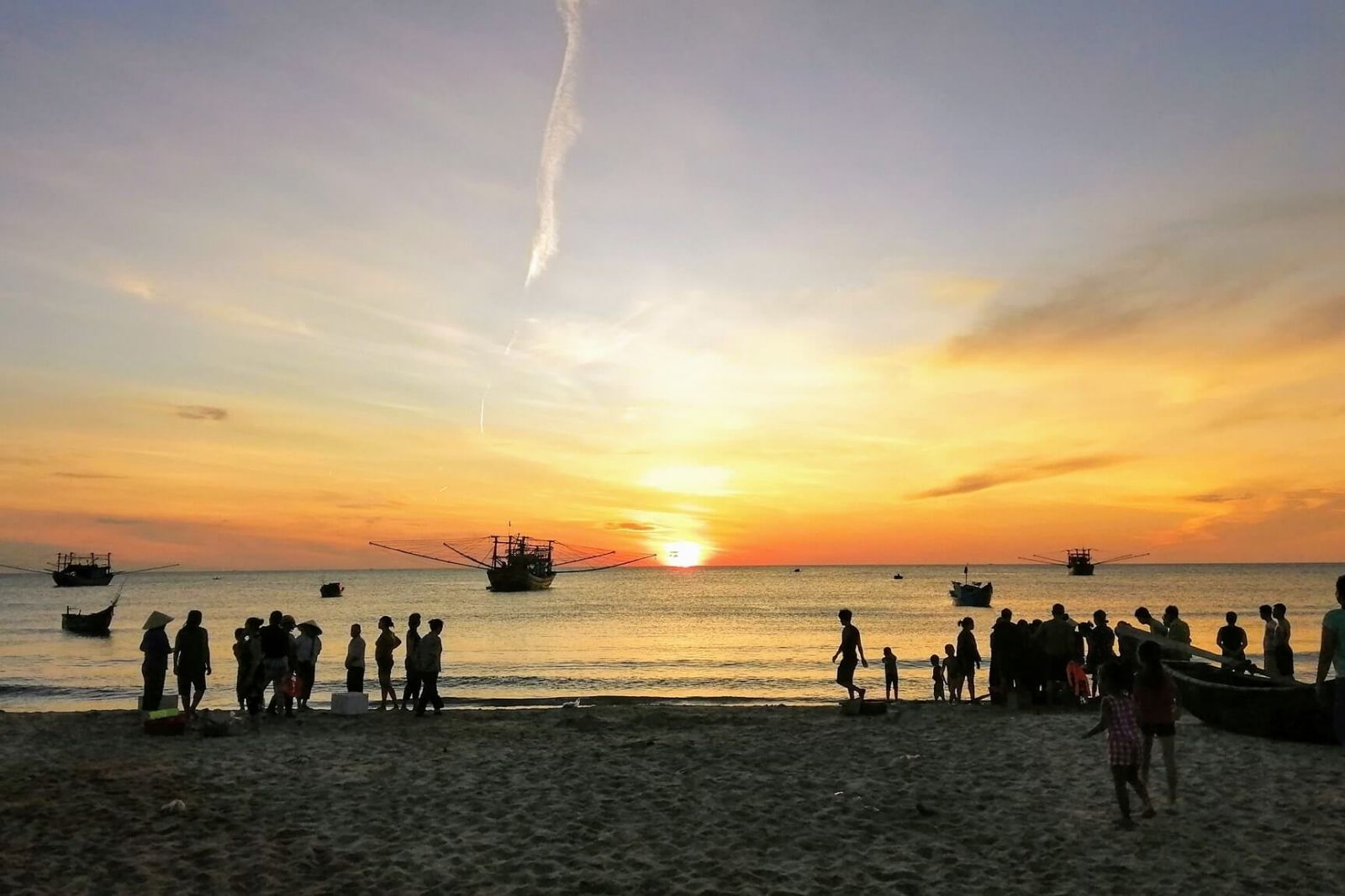 Khung cảnh bình yên ở biển Lý Hòa