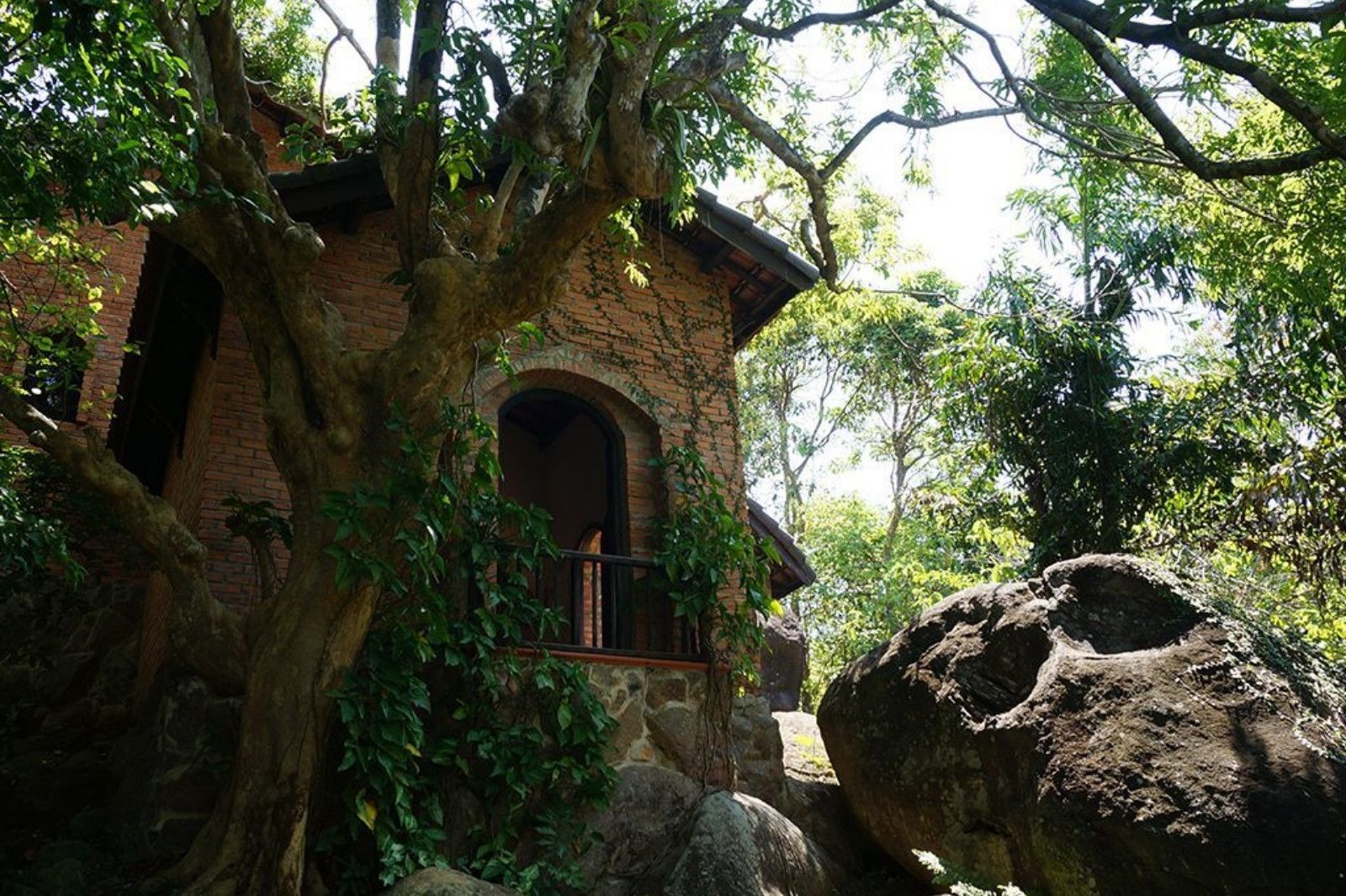 Khung cảnh cổ kính của Bảo tàng Đồng Đình