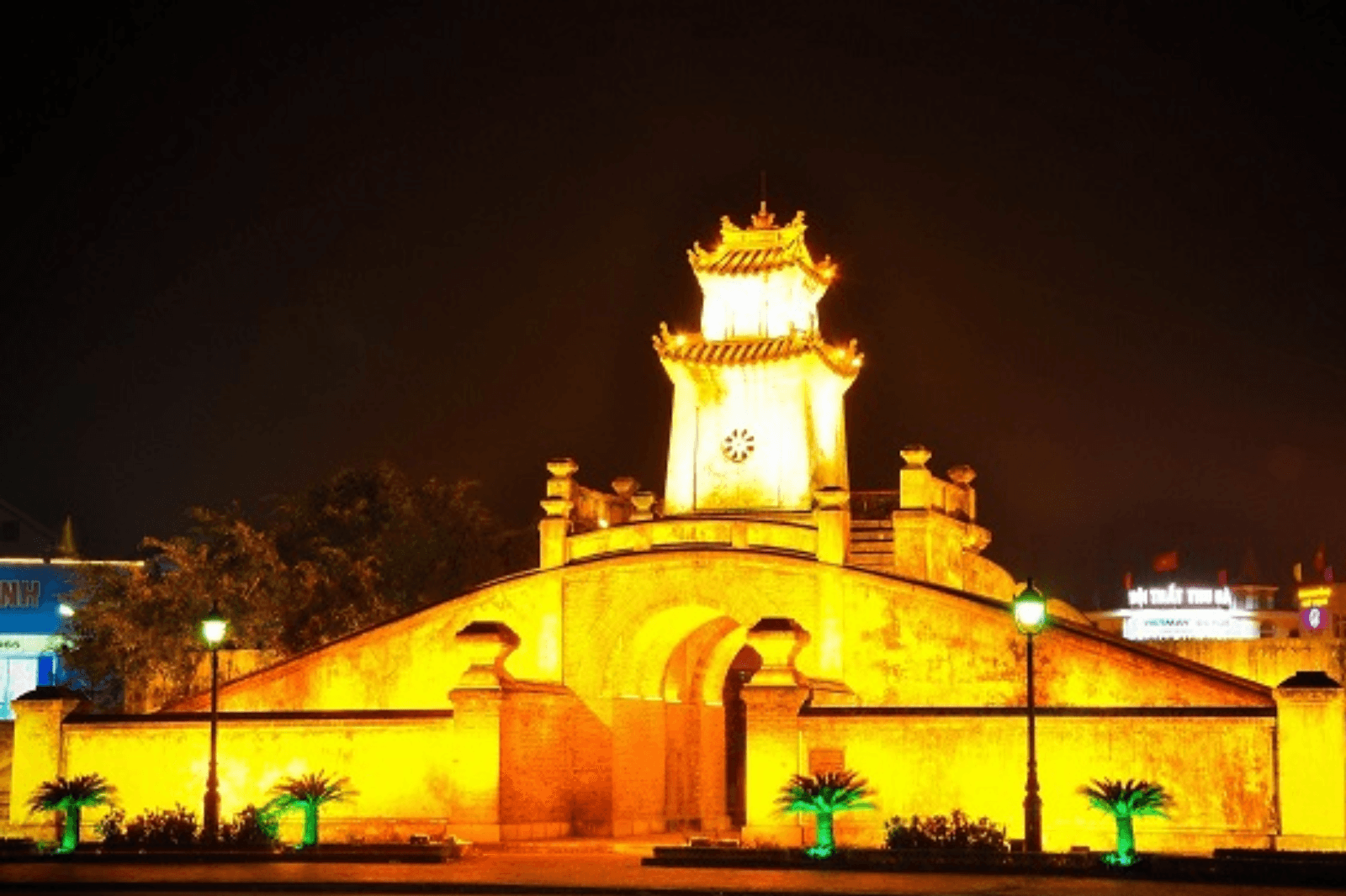 Khung-cảnh-đẹp-lỗng-lẫy-về-đêm-với-những-ánh-đèn-vàng