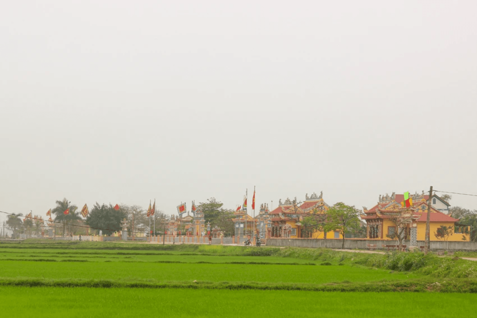 Khung cảnh mộc mạc của làng Cao Hạ trong những sớm mai