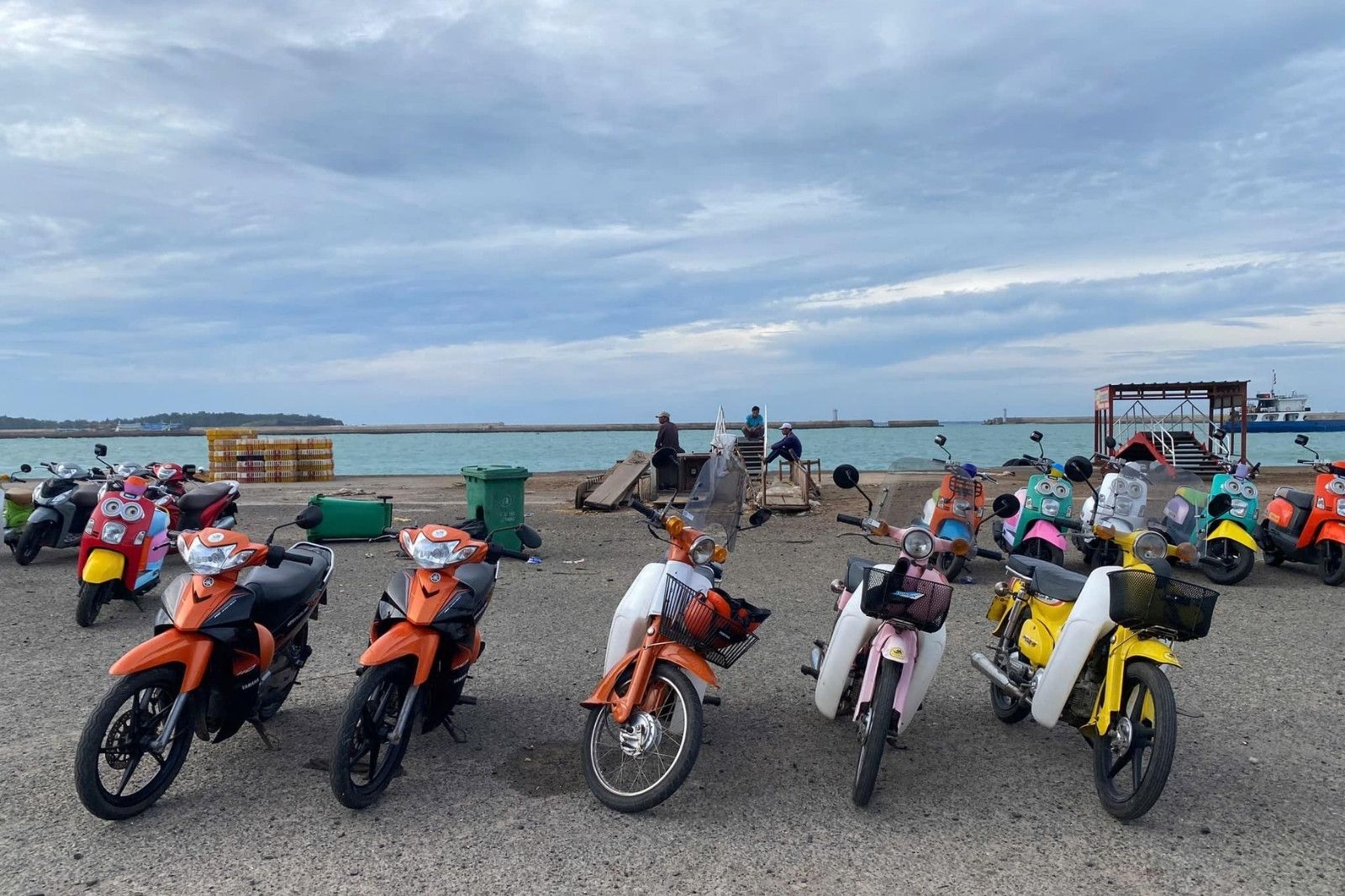 Kiểm tra xe máy cẩn thận trước khi bàn giao xe