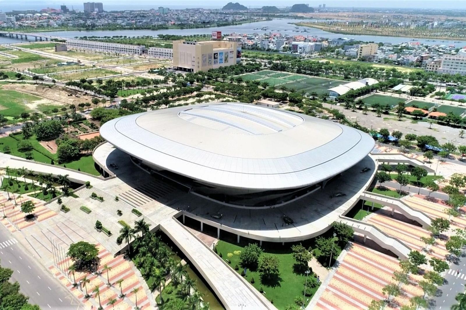 Kiến trúc "Đia bay" độc đáo nổi bật giữa lòng thành phố Đà Nẵng