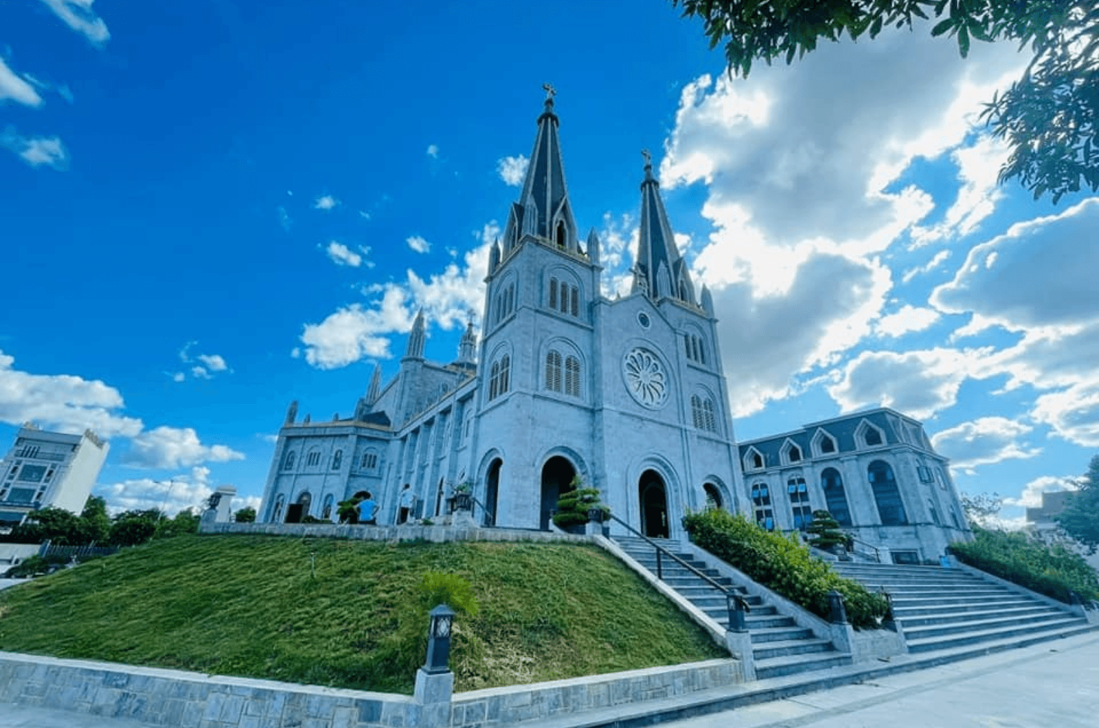 Kiến trúc Nhà thờ Tam Tòa mới hoành tráng hơn