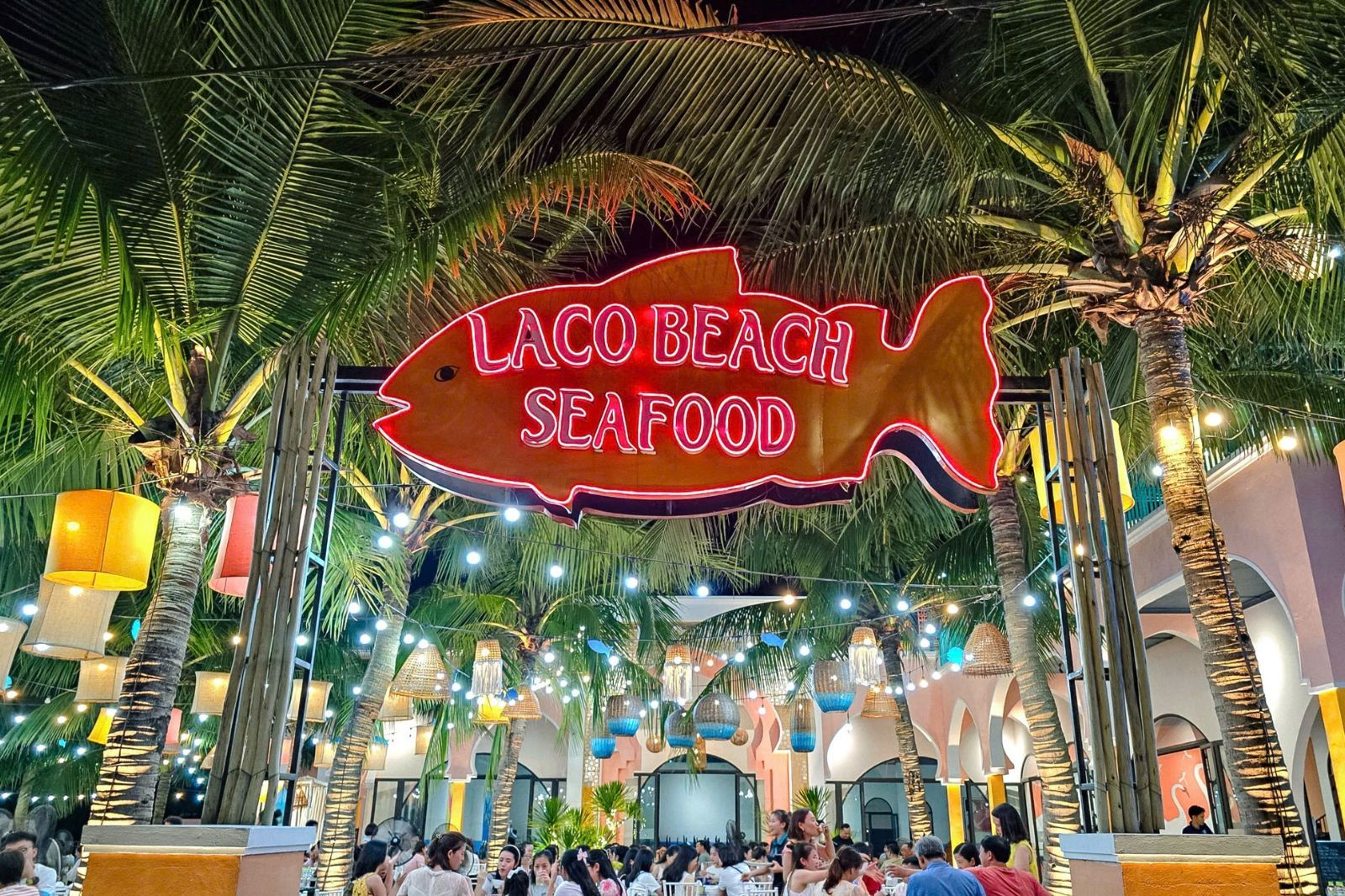 Lá Cọ Beach Flamingo 