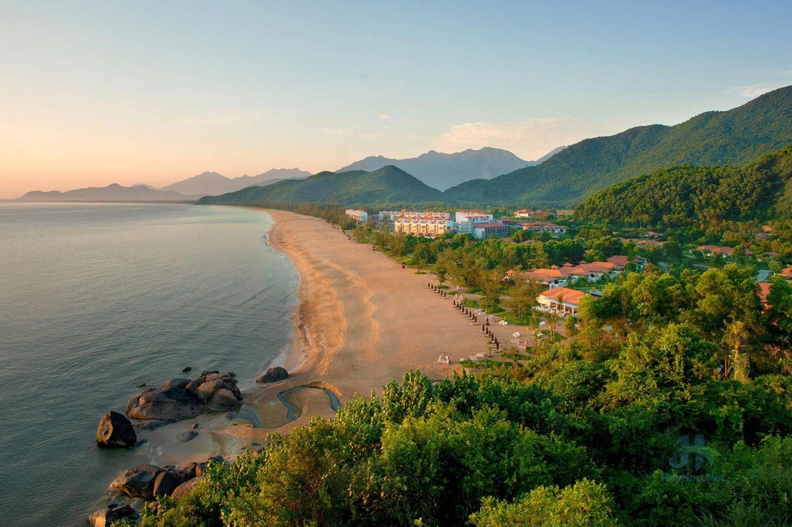 Lăng Cô - Một trong những vịnh biển đẹp nhất thế giới