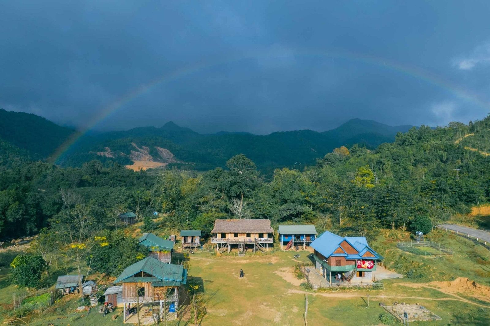 Làng du lịch sinh thái Chênh Vênh