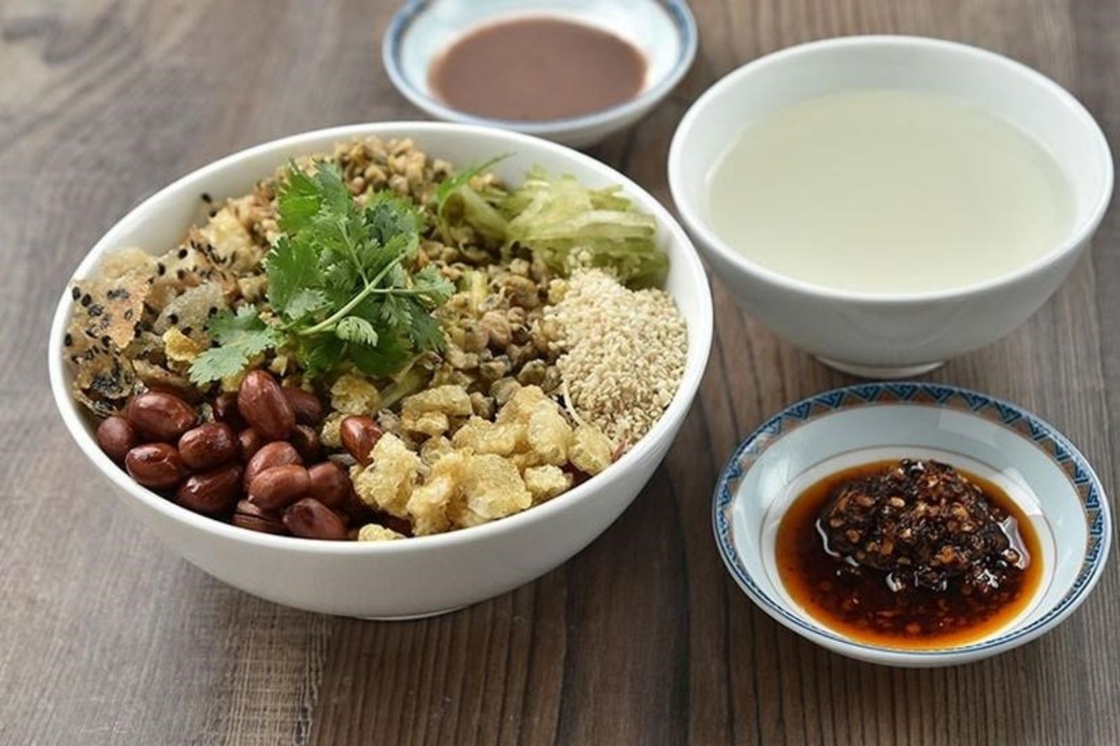 Lấp đầy cơn đói buổi sáng với bún hến Mai Xá