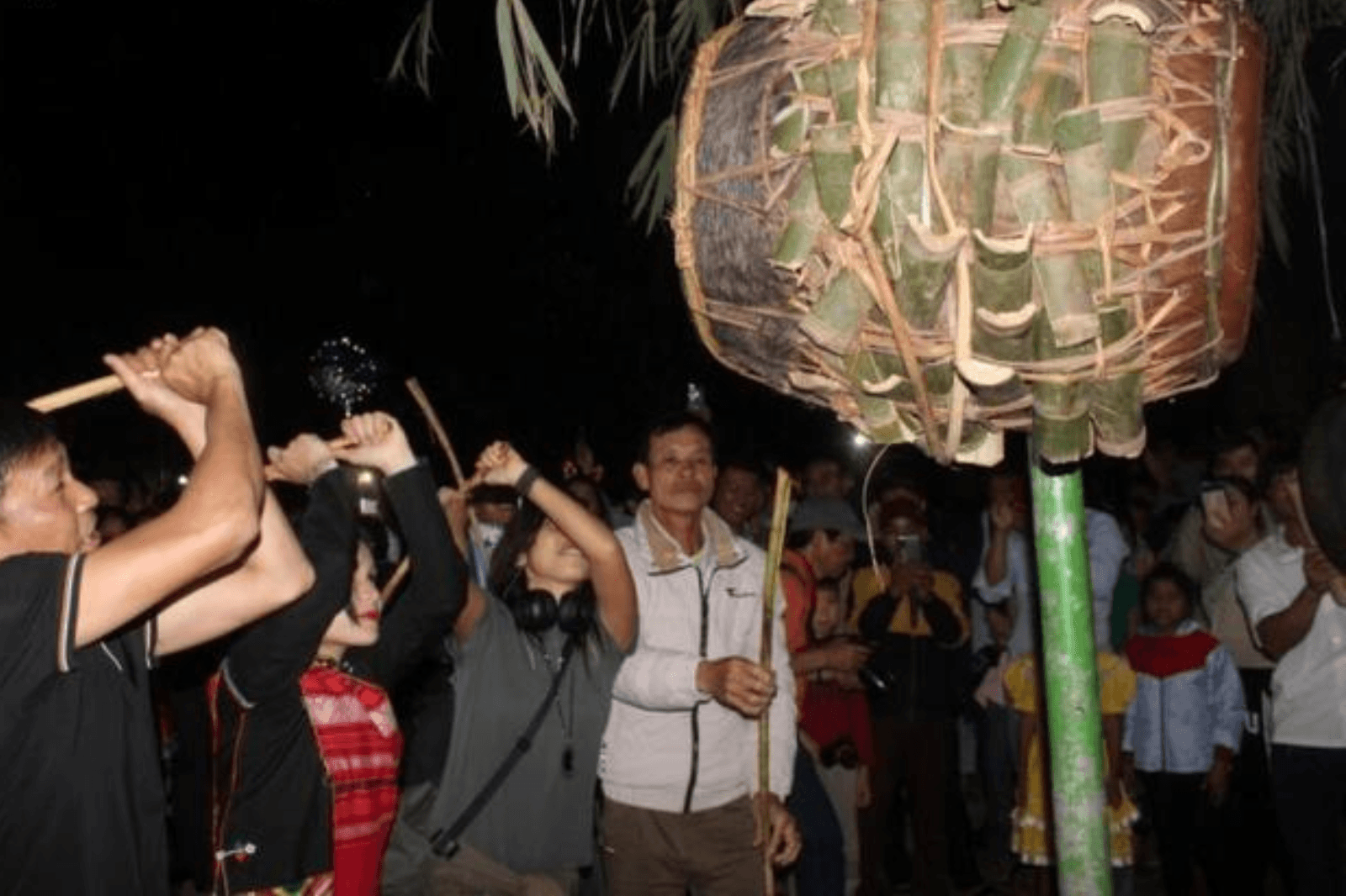 Lễ hội đập trống là một lễ hội của người dân Ma Coong 