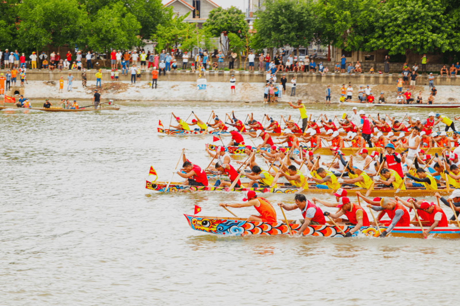 Lễ hội đua thuyền ở Lệ Thủy - Quảng Bình