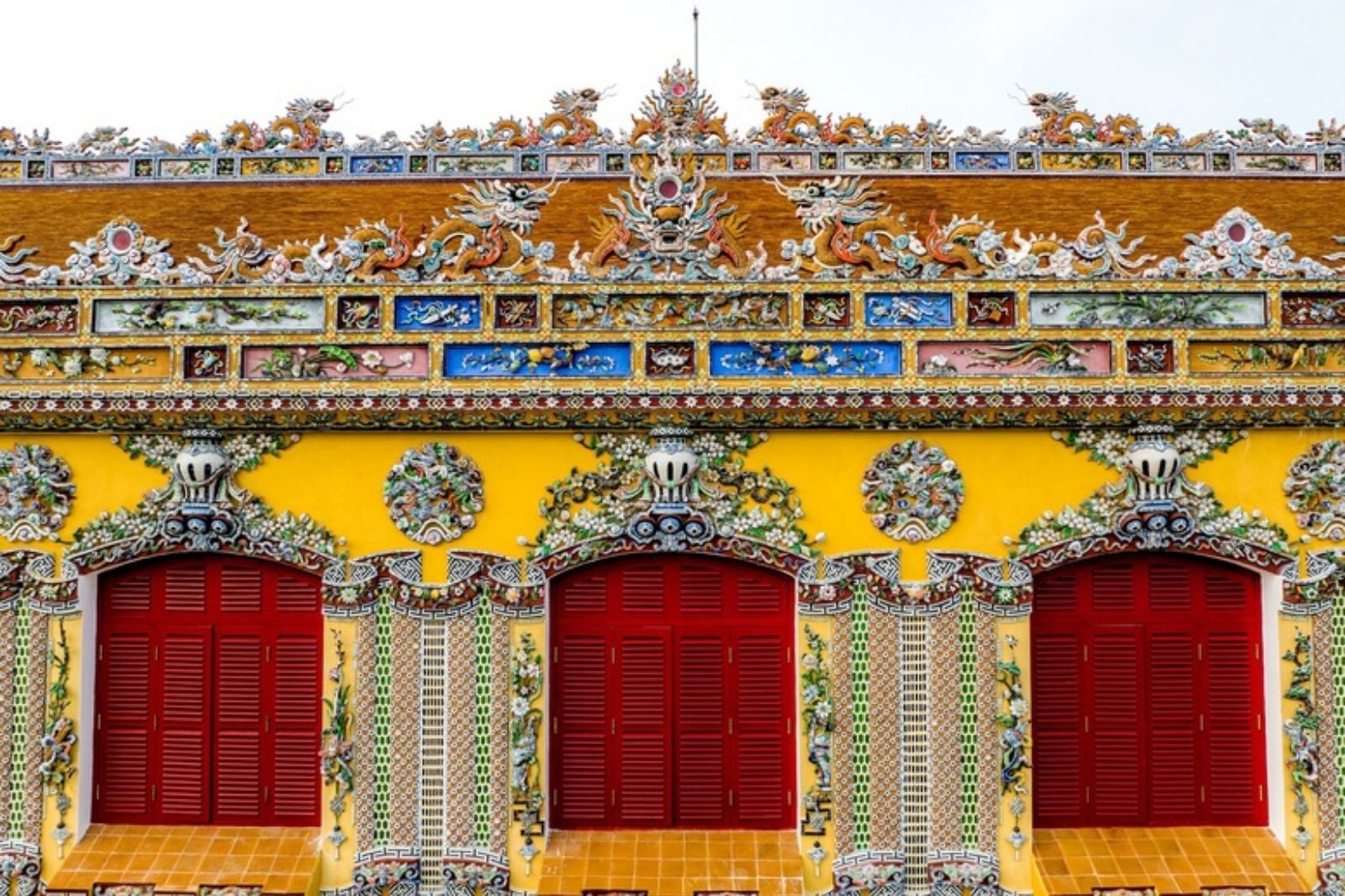 Lối kiến trúc, hoa văn độc đáo bên ngoài Điện Kiến Trung