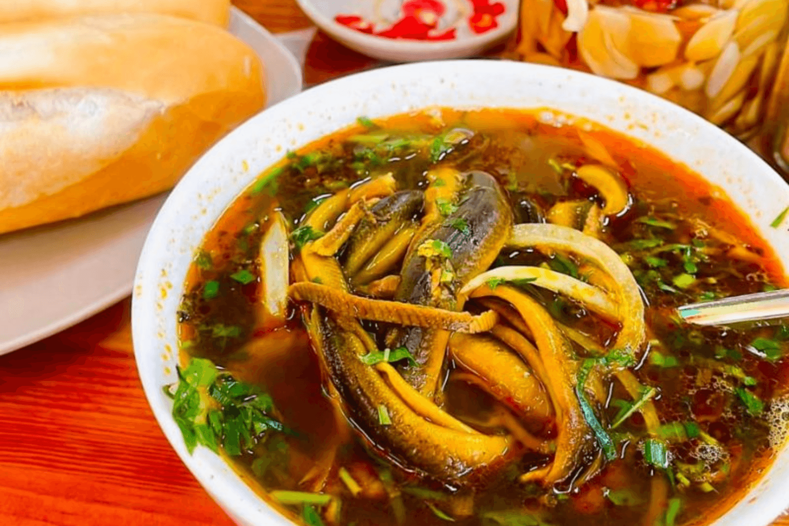 Lươn được sơ chế rất kỹ nên không có mùi tanh 