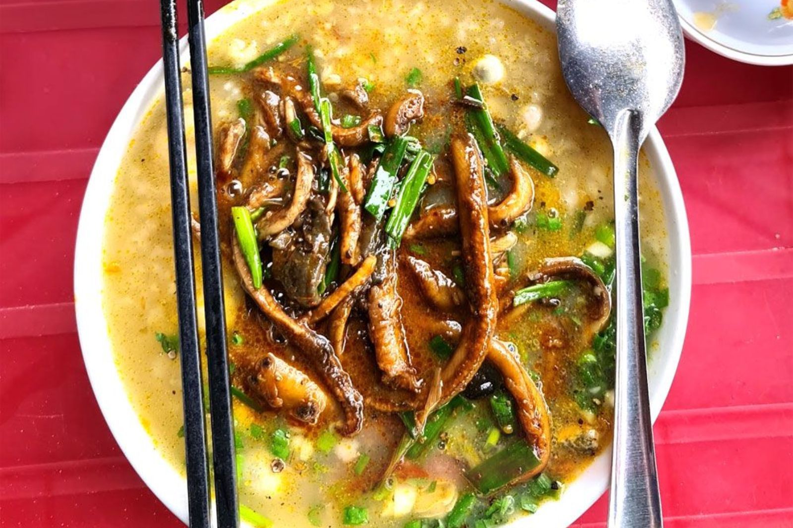 Lươn được sơ chế rất kỹ nên không có mùi tanh 