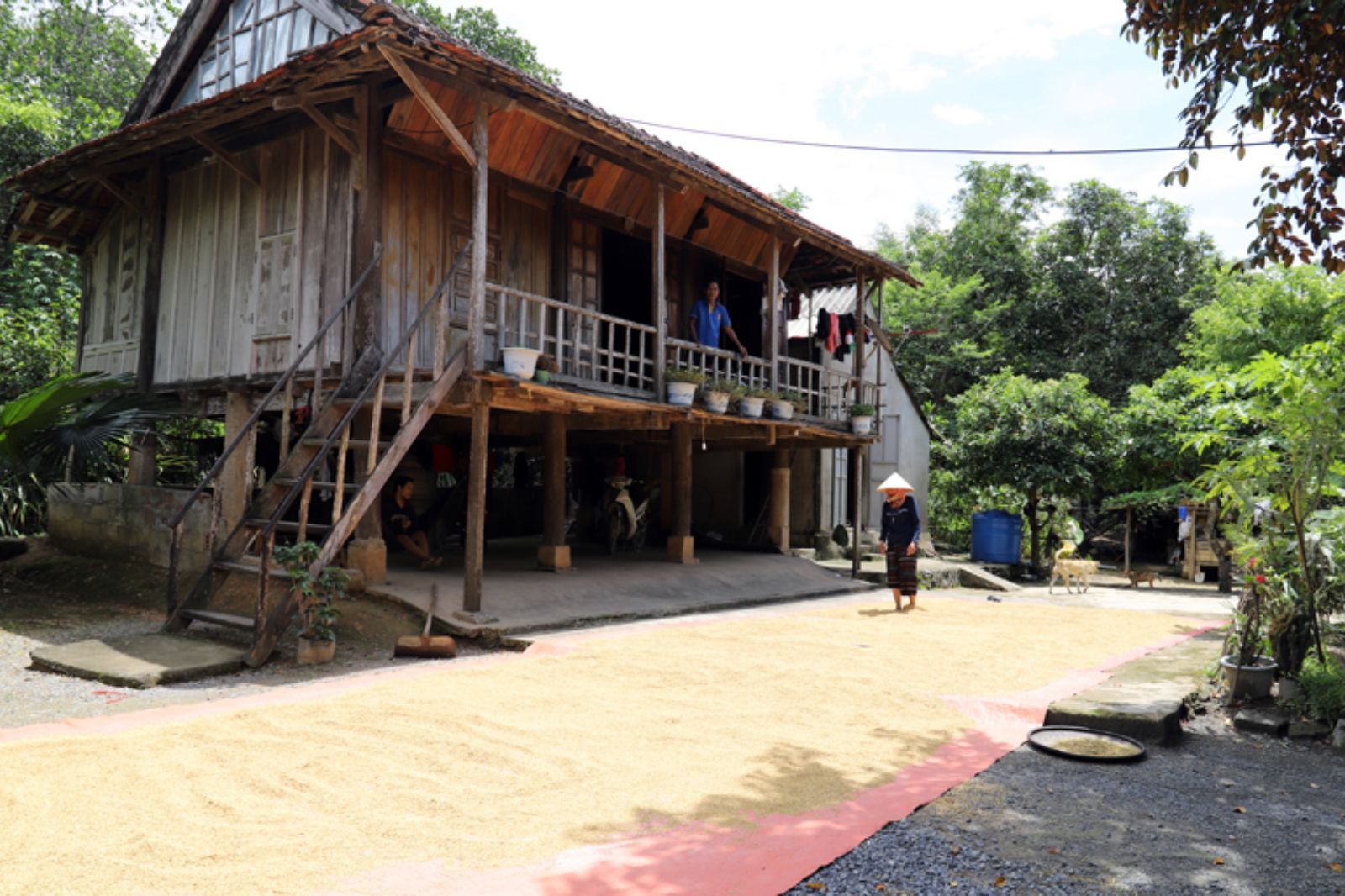 Lưu trú ở bản của người Vân Kiều