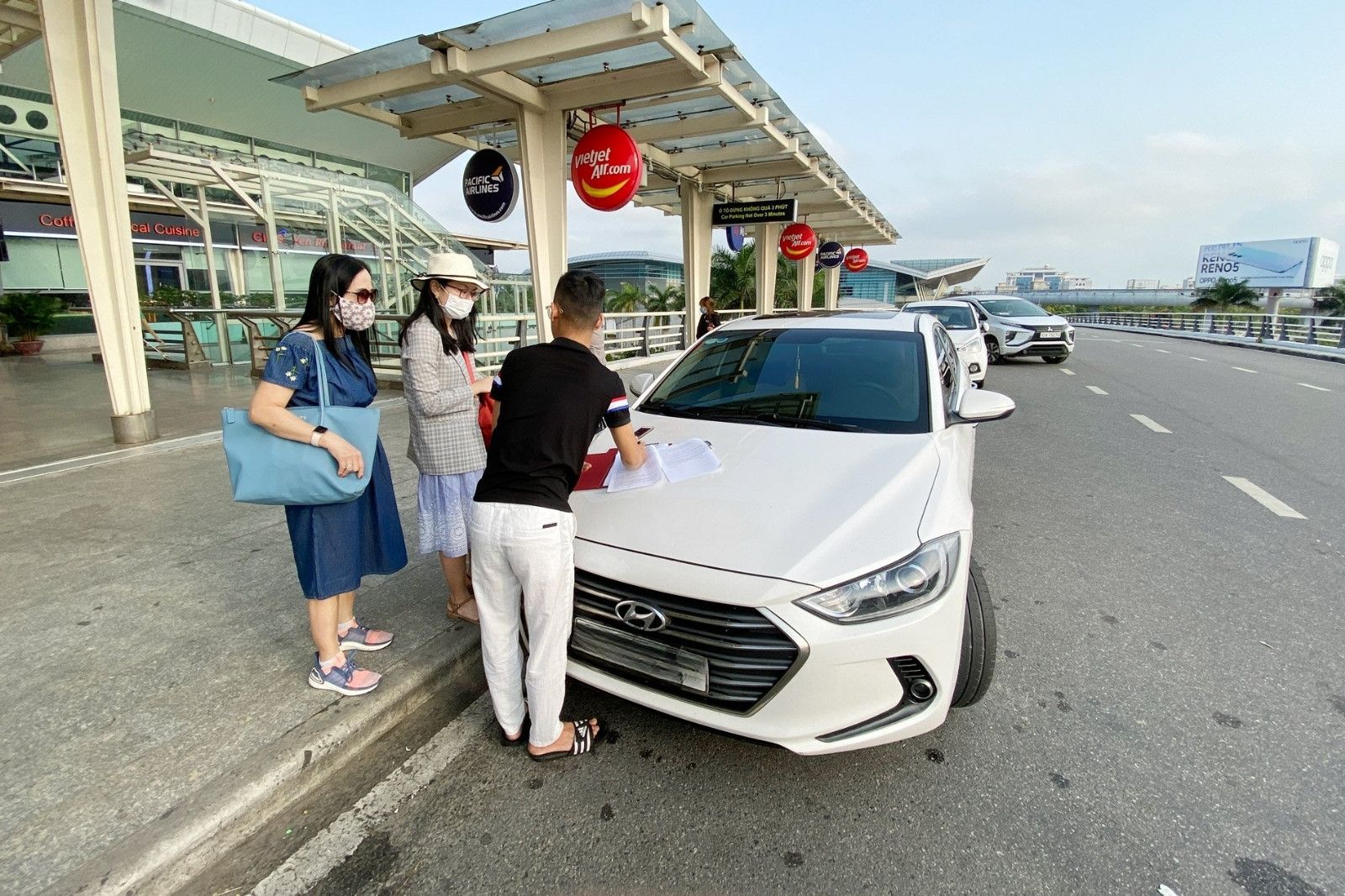 Lưu ý đến các điều khoản hợp đồng khi thuê xe ô tô