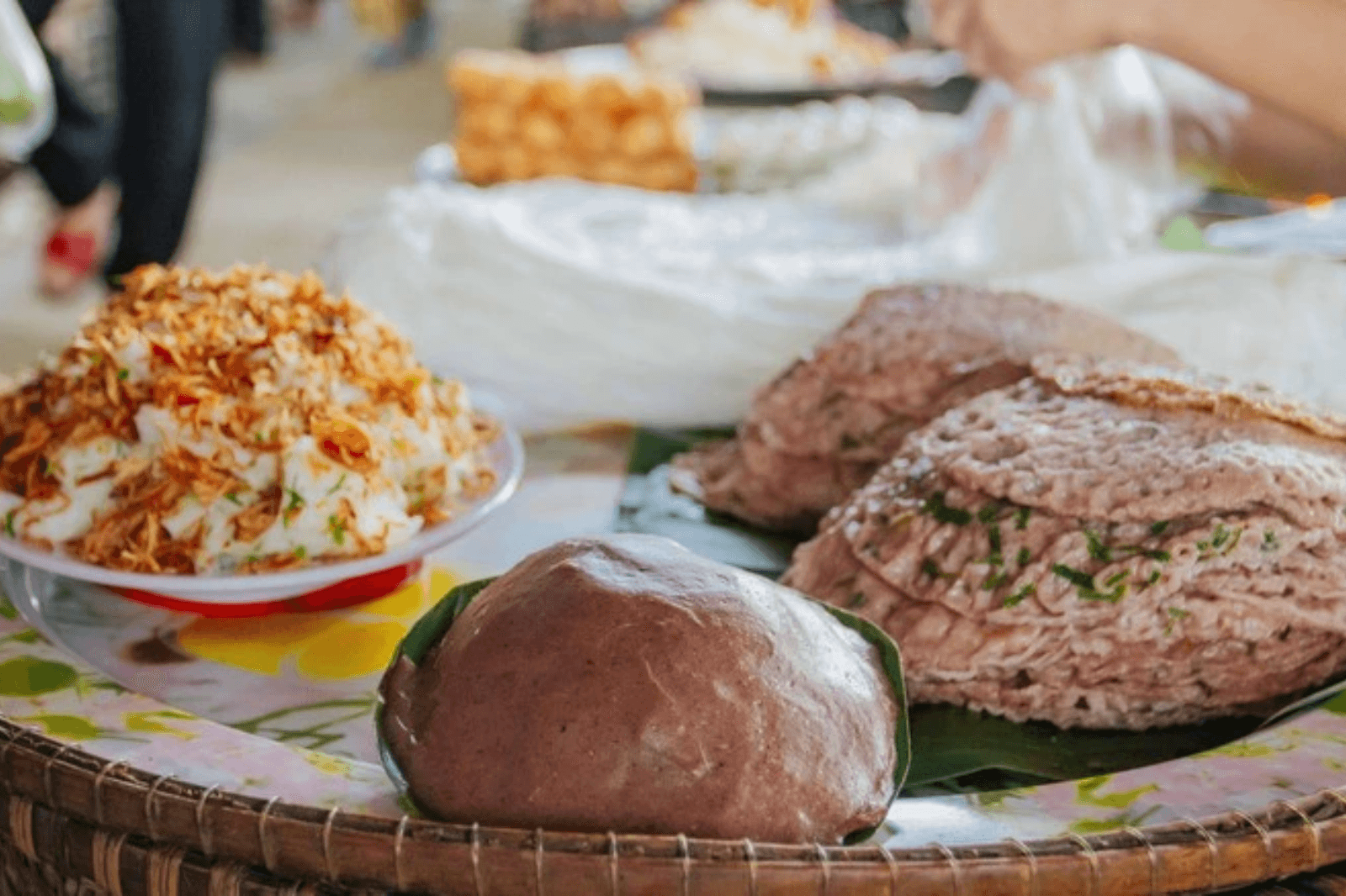 Mang theo vài chục ngàn tiền mặt, bạn sẽ không bao giờ sợ đói bụng 