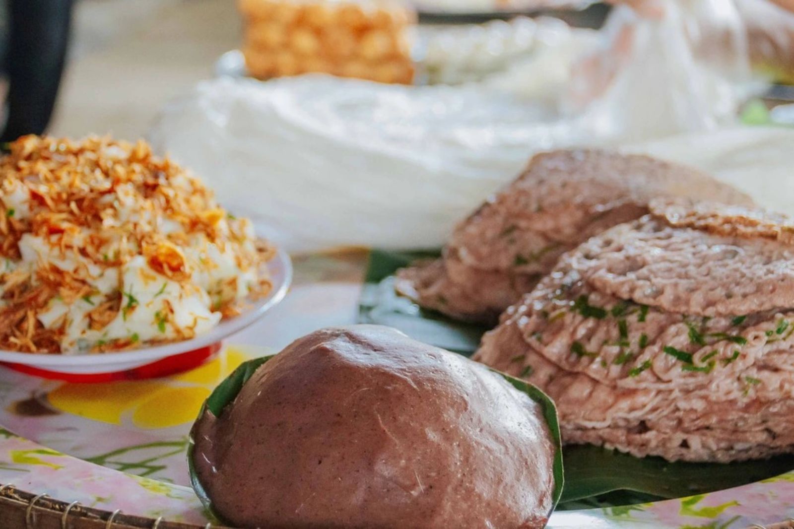 Mang theo vài chục ngàn tiền mặt, bạn sẽ không bao giờ sợ đói bụng