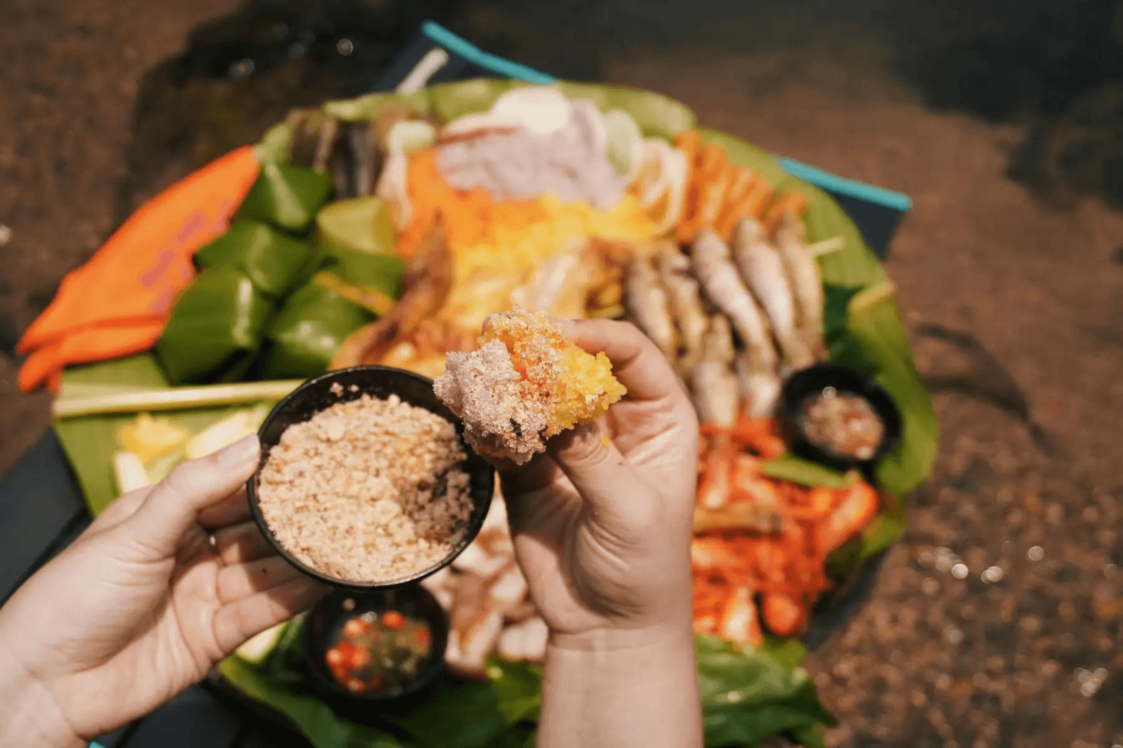 Mẹt đồ ăn trong tour Suối nước Moọc