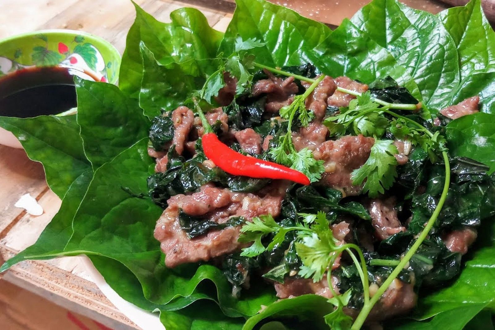 Món đặc sản thịt trâu lá trơng