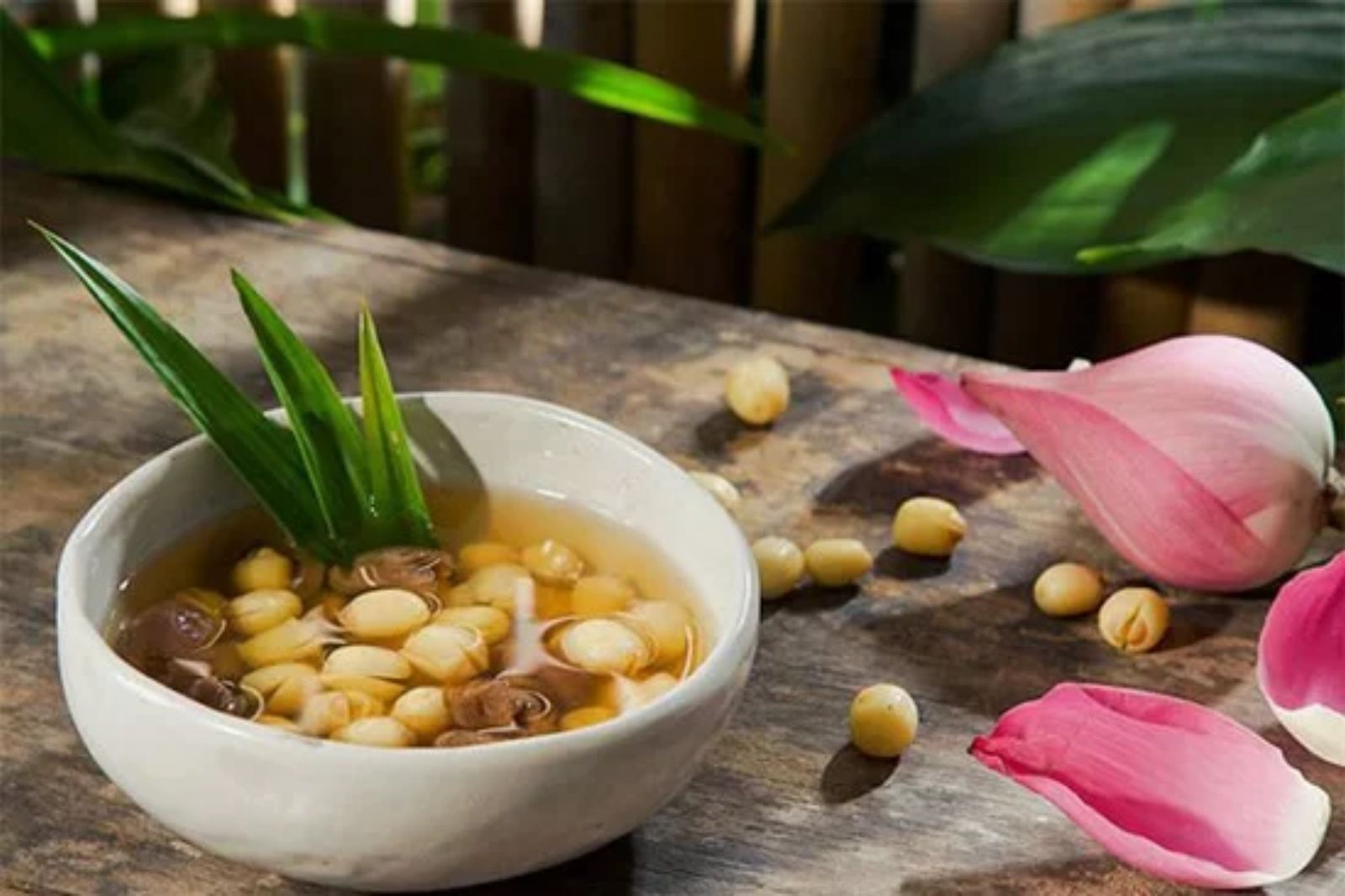 Một bát chè thanh mát, dịu ngọt