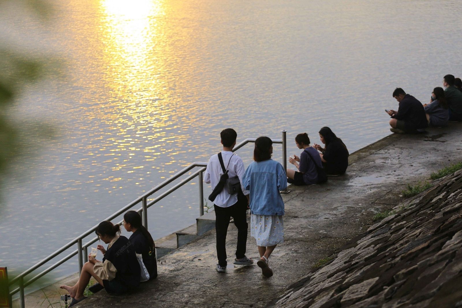 Một góc ngắm hoàng hôn ở chùa Thiên Mụ