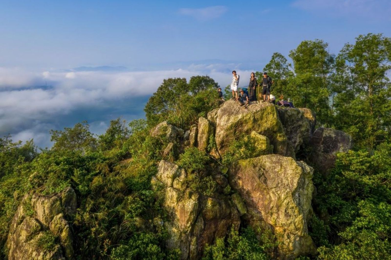 Một góc săn mây kỳ ảo trên đỉnh Hòn Vượn