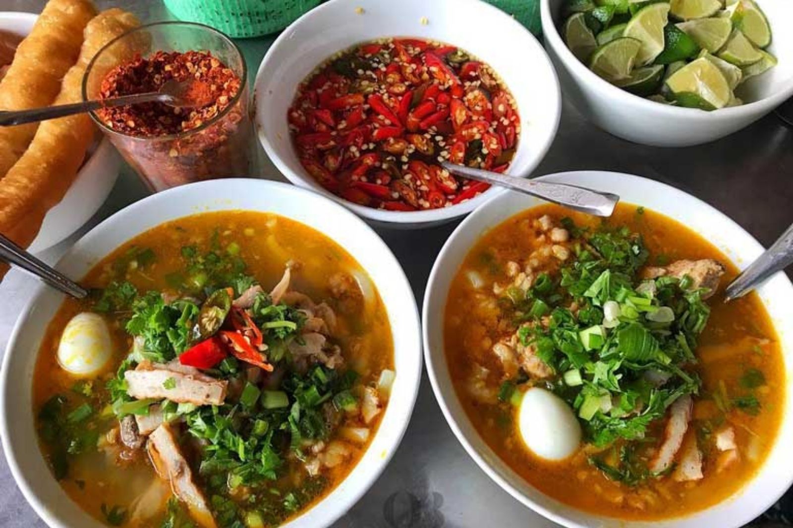 Một tô bánh canh đầy đặn giúp xoa dịu cơn đói