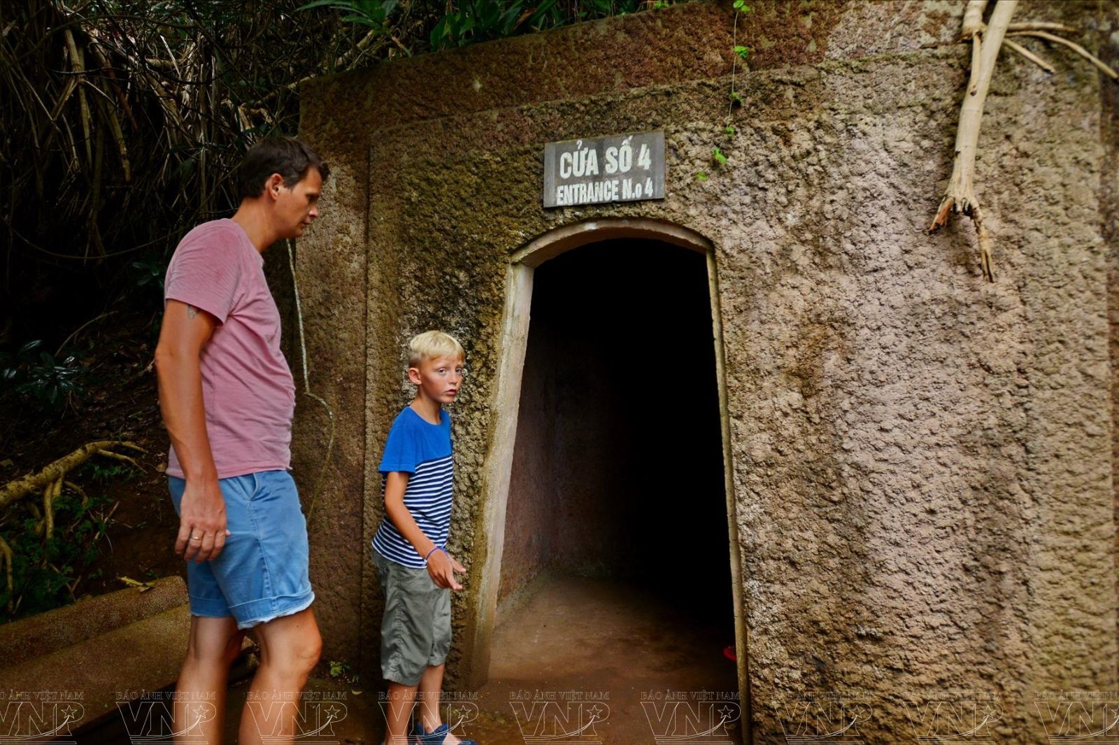 Một trong những cửa ra gần biển 