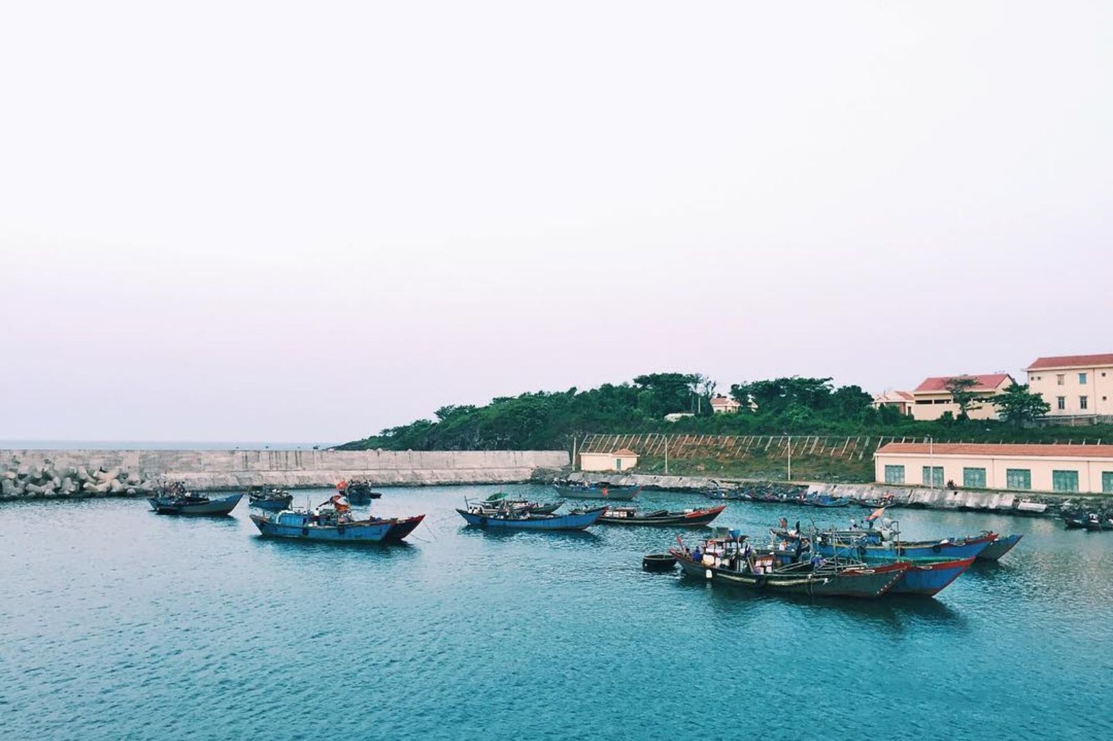 Mùa hè là thời điểm thích hợp để tắm biển