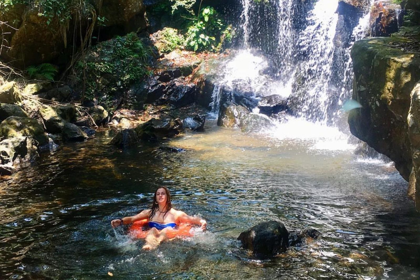 Mùa khô là thời điểm lý tưởng để bạn ngâm mình trong dòng nước mát lạnh của Hồ Vàng Anh