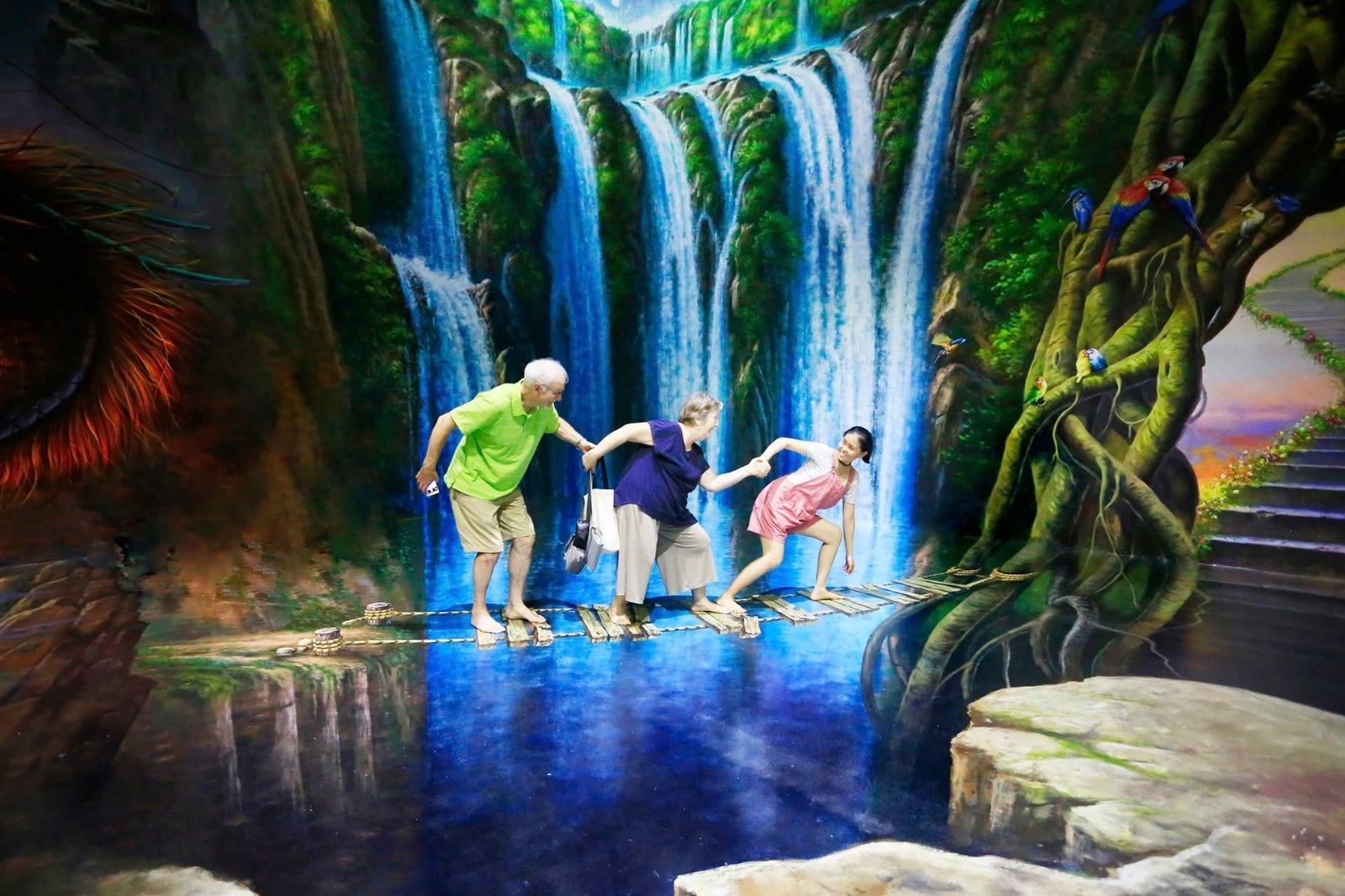 Muôn kiểu check-in với bảo tàng 3D