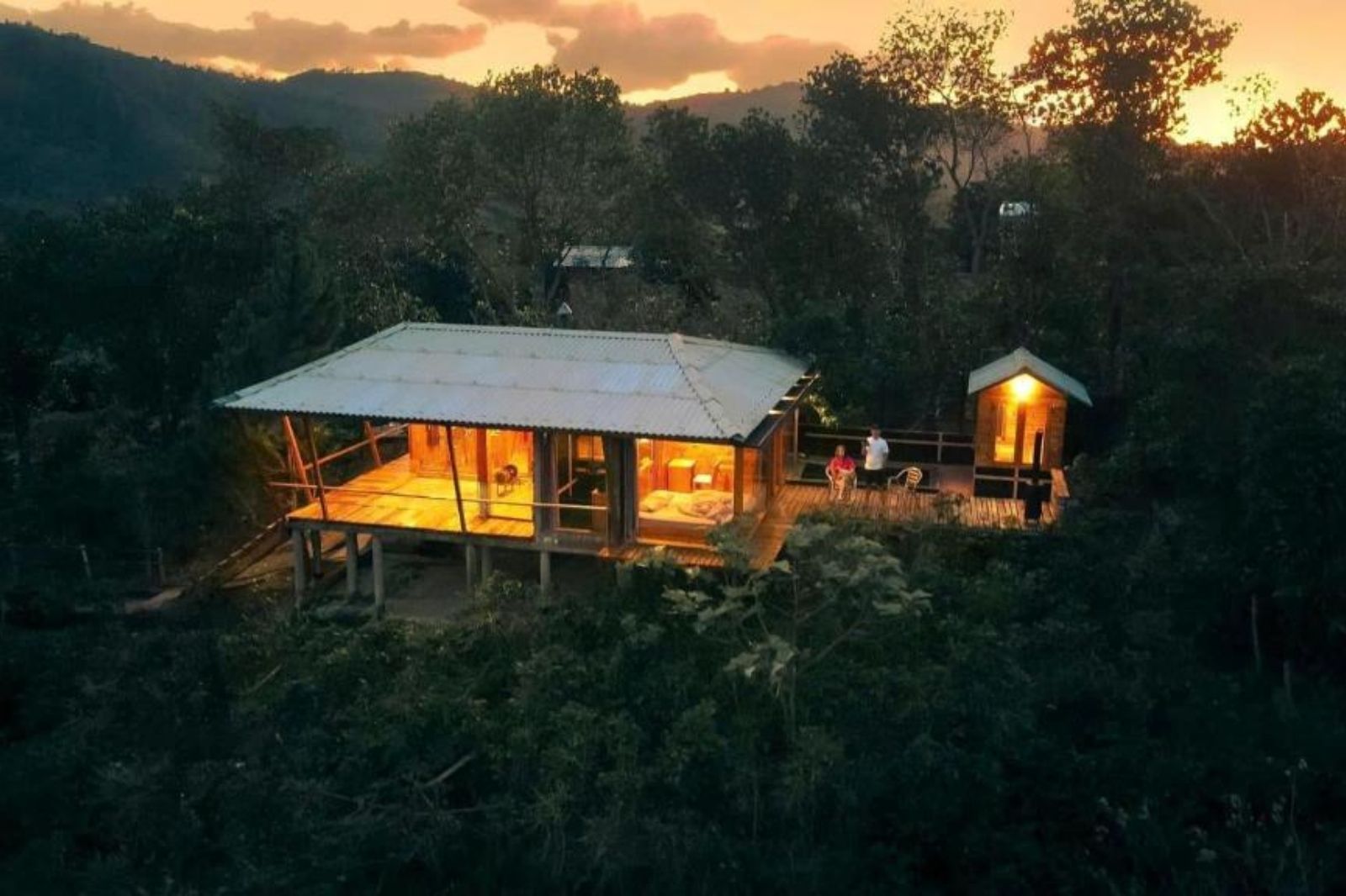 Năm Mùa Bungalow với view núi rừng