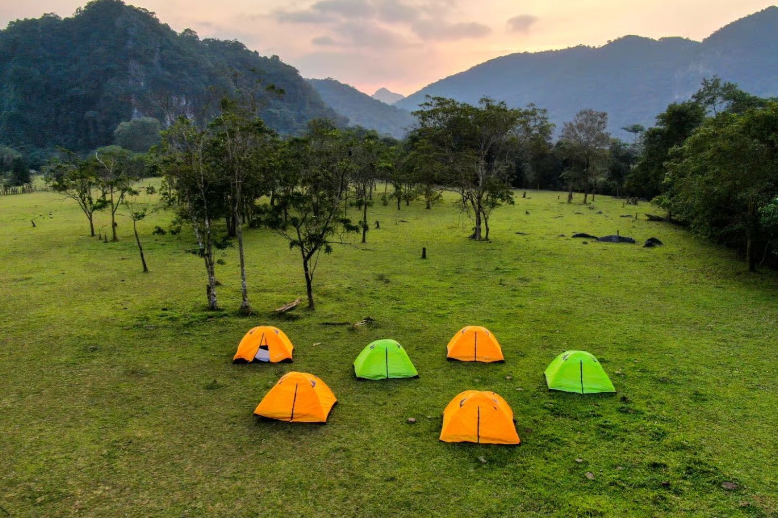 Nên chọn địa điểm phù hợp để có trải nghiệm cắm trại tuyệt vời 