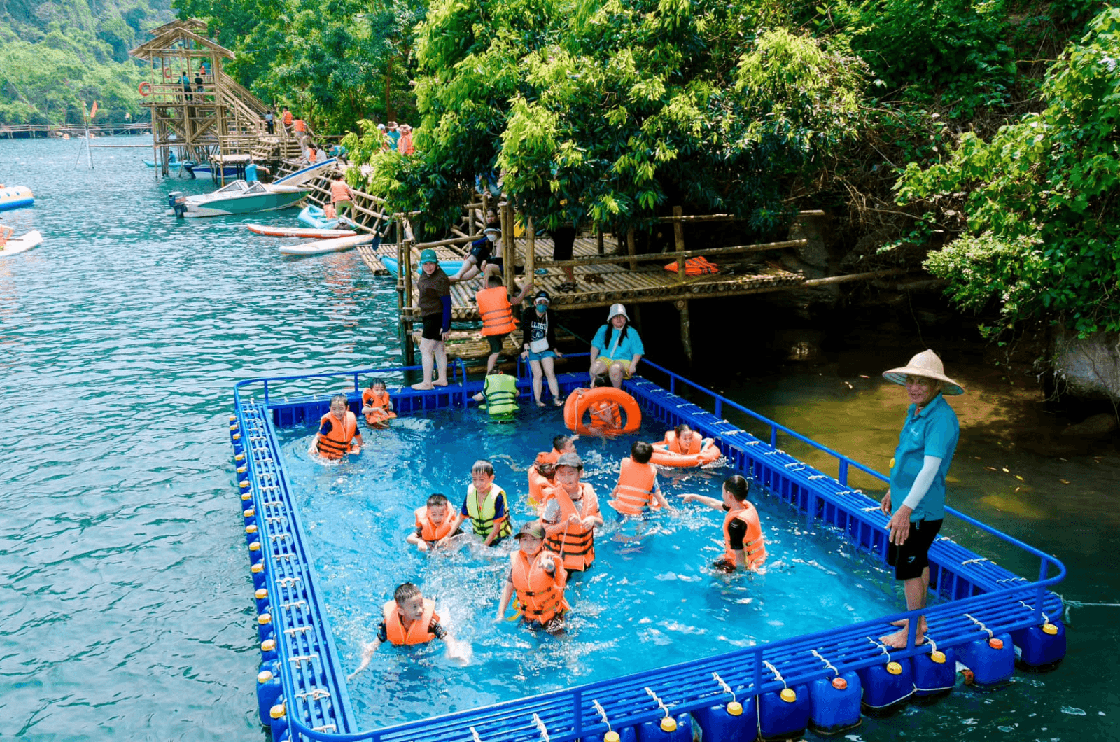Nên chọn tour du lịch hay đi tự túc?