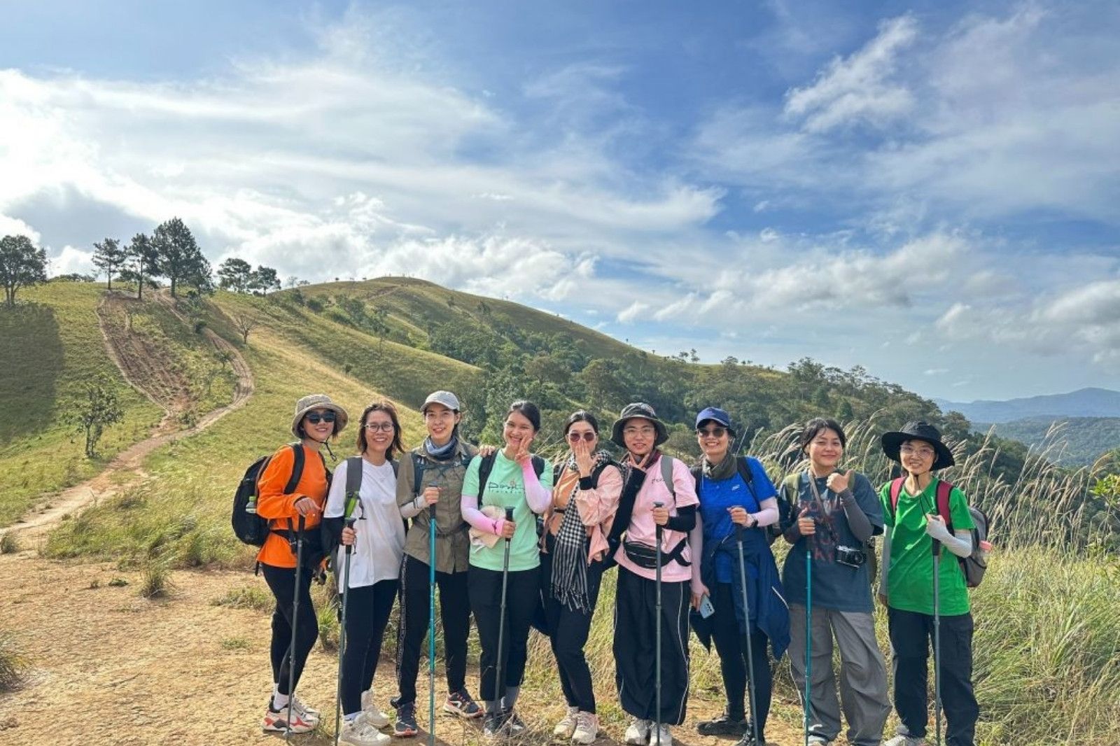 Nên mặc đồ dài tay khi đến các điểm tham quan ngoài trời